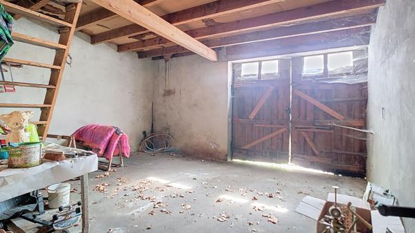 Maison en pierre de 89 m2 à rénover avec 2 chambre et garage à moins de 5 km de Nérac