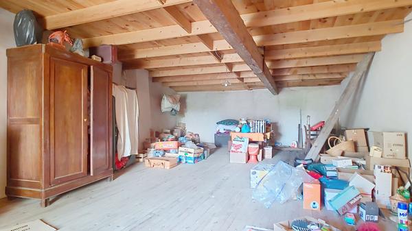 Maison en pierre de 89 m2 à rénover avec 2 chambre et garage à moins de 5 km de Nérac