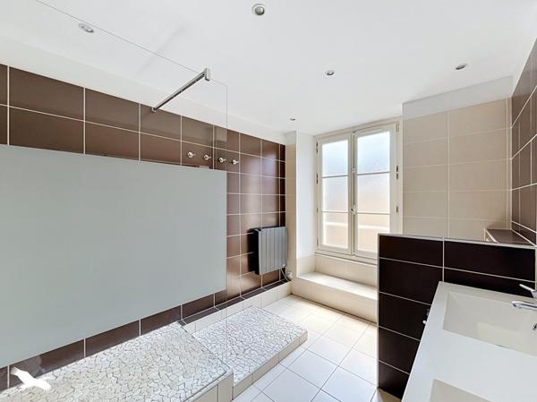 Maison à vendre 310 000 € Bourges 6 p 137 m² DPE D