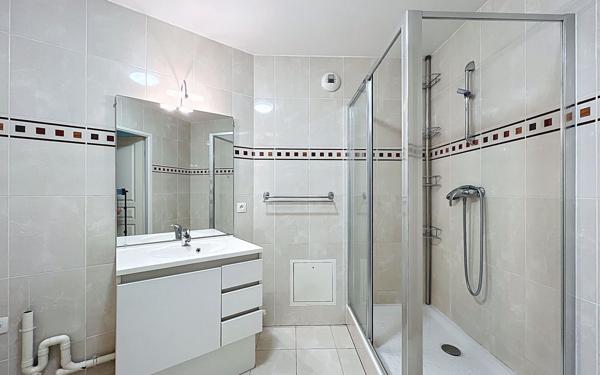 Appartement à vendre    3 pièces • 75 m2 Suresnes