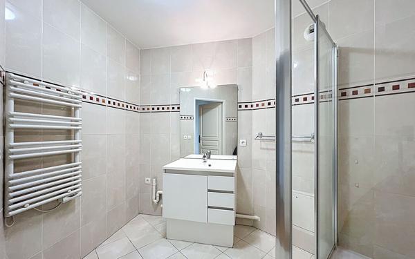 Appartement à vendre    3 pièces • 75 m2 Suresnes