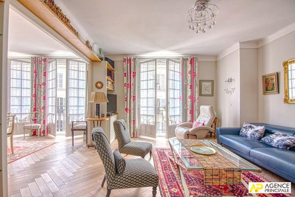 Versailles Notre-Dame Appartement 5 pièces 111 m² carrez situé au 2ème étage avec ascenseur, cave et box en option €1 150 000 ** - Référence 26636