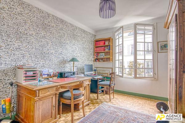 Versailles Notre-Dame Appartement 5 pièces 111 m² carrez situé au 2ème étage avec ascenseur, cave et box en option €1 150 000 ** - Référence 26636