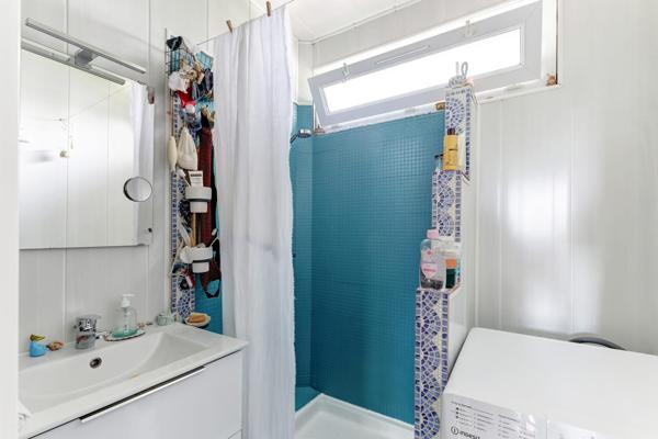 Appartement 3 pièces traversant avec balcon et un garage.