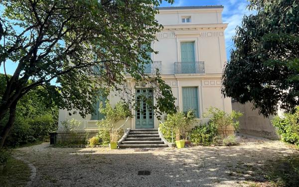 Maison à vendre    11 pièces • 367 m2 Bourg-en-Bresse