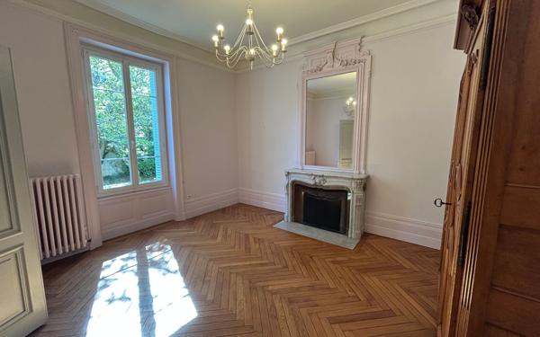 Maison à vendre    11 pièces • 367 m2 Bourg-en-Bresse