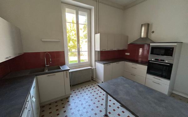 Maison à vendre    11 pièces • 367 m2 Bourg-en-Bresse