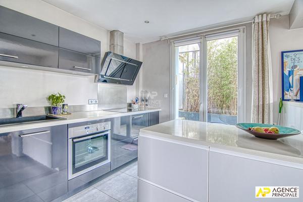 Versailles Butte Montbauron maison 7 pièces 225 m² habitables sur parcelle de 821 m² avec garage 2 voitures €2 250 000 ** - Référence 26610