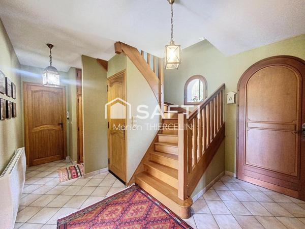 Maison familiale 5 chambres sur sous-sol complet avec environnement privilégié