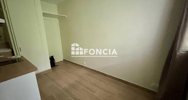 Location Studio 9 m² - Paris 75016
