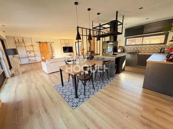 Ensemble de 2 maisons avec piscine en bordure de foret