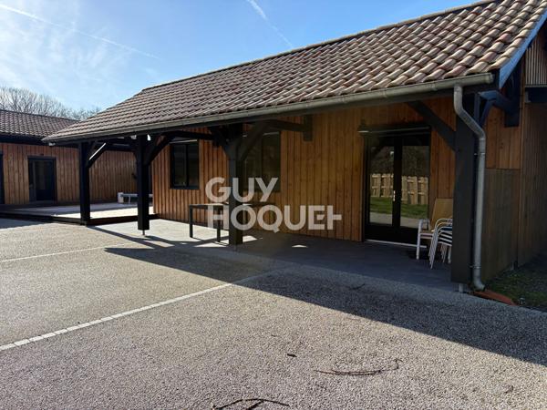 Ensemble de 2 maisons avec piscine en bordure de foret