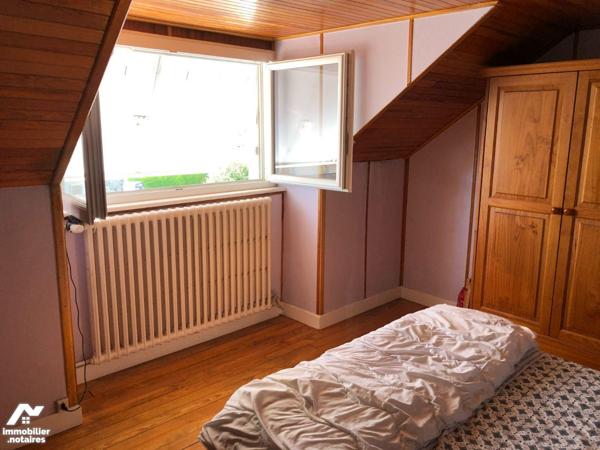 A vendre à DRUGEAC (CANTAL), entre Mauriac et Aurillac, à proximité des commerces et services, ...