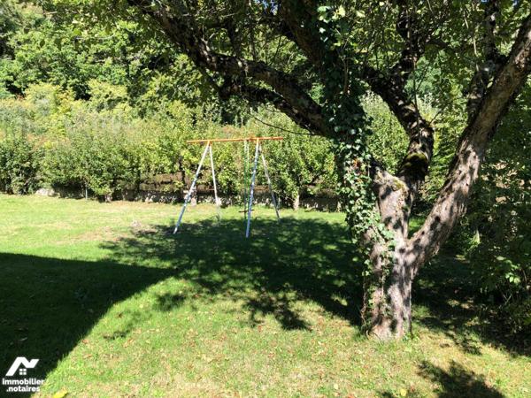 A vendre à DRUGEAC (CANTAL), entre Mauriac et Aurillac, à proximité des commerces et services, ...