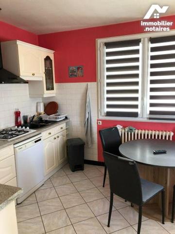 A vendre à DRUGEAC (CANTAL), entre Mauriac et Aurillac, à proximité des commerces et services, ...