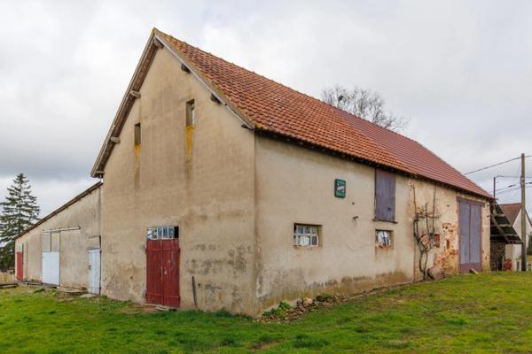 À vendre en exclusivité – Fermette avec nombreuses dépendances et vue dégagée à Saint Agnan 10 min de Digoin (71)