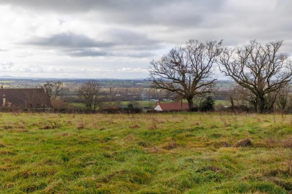À vendre en exclusivité – Fermette avec nombreuses dépendances et vue dégagée à Saint Agnan 10 min de Digoin (71)