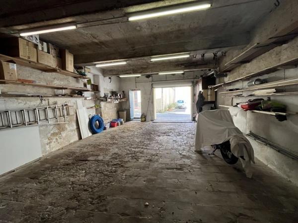 Immeuble à vendre |  Saint-Michel-de-Lanès |  393 m²