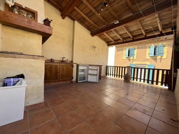 Immeuble à vendre |  Saint-Michel-de-Lanès |  393 m²