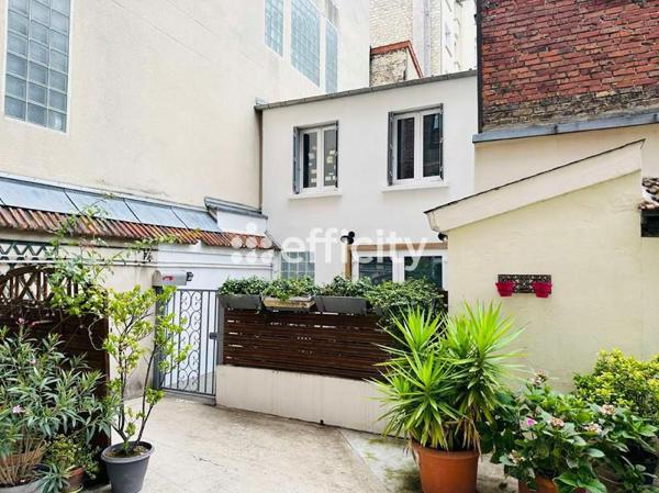 Maison
         3 pièces
        - 48 m² Bien prestige 425 000 € *