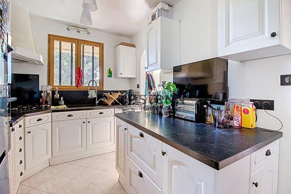 Maison familiale avec double habitation, piscine et grand jardin