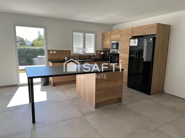 Magnifique Maison de 108m2, plain-pied avec garage!!