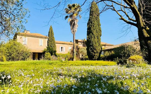 Maison à vendre    9 pièces • 500 m2 Nîmes