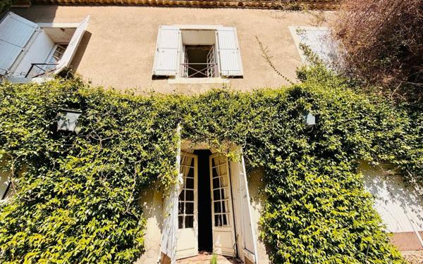 Maison à vendre    9 pièces • 500 m2 Nîmes