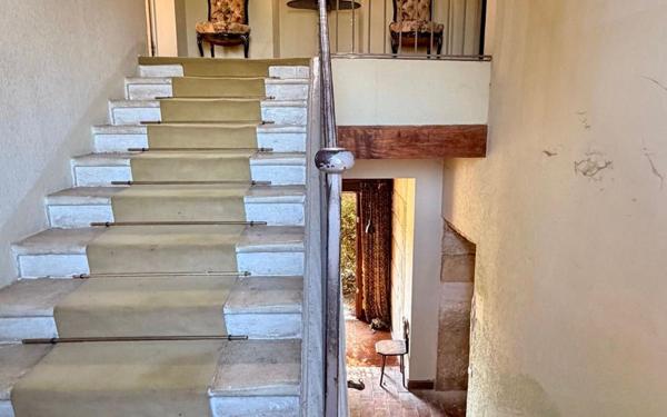 Maison à vendre    9 pièces • 500 m2 Nîmes