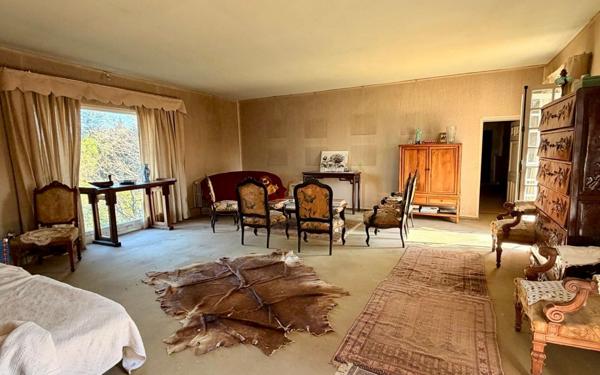 Maison à vendre    9 pièces • 500 m2 Nîmes