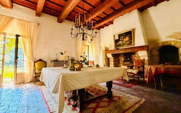 Maison à vendre    9 pièces • 500 m2 Nîmes