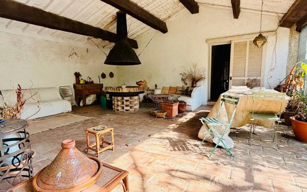 Maison à vendre    9 pièces • 500 m2 Nîmes