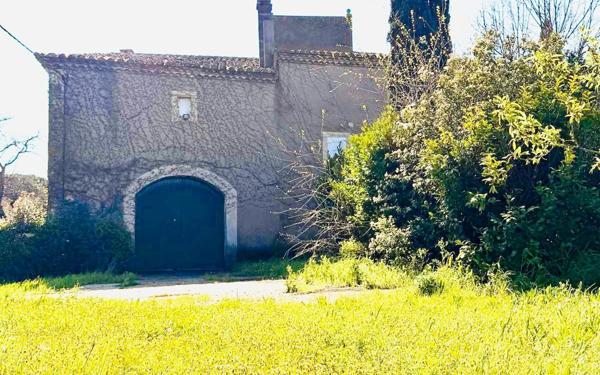 Maison à vendre    9 pièces • 500 m2 Nîmes