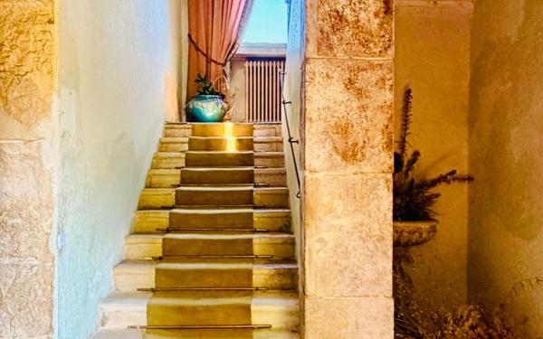 Maison à vendre    9 pièces • 500 m2 Nîmes