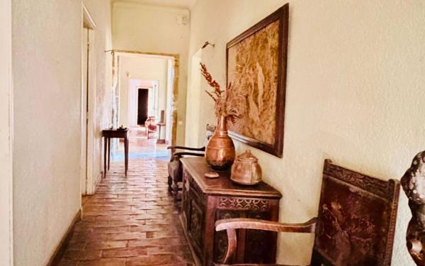 Maison à vendre    9 pièces • 500 m2 Nîmes