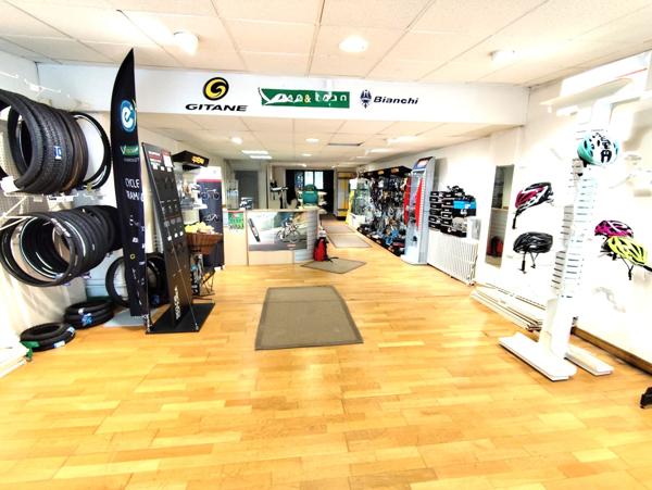 Local Commercial 6 pièces - 364 m²