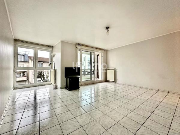 Villemomble- Appartement 2P 55m2 + Loggia 5m2-Cave et Parking