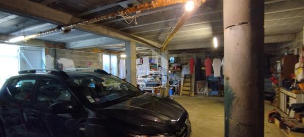 MAISON CONTEMPORAINE SUR SOUS-SOL ET AVEC DEPENDANCES