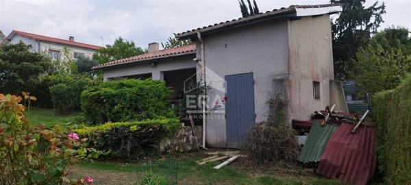 MAISON CONTEMPORAINE SUR SOUS-SOL ET AVEC DEPENDANCES