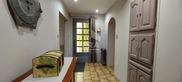 MAISON CONTEMPORAINE SUR SOUS-SOL ET AVEC DEPENDANCES