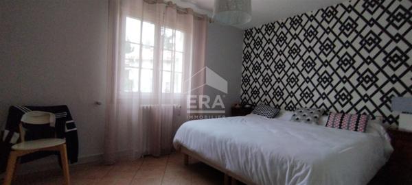 MAISON CONTEMPORAINE SUR SOUS-SOL ET AVEC DEPENDANCES