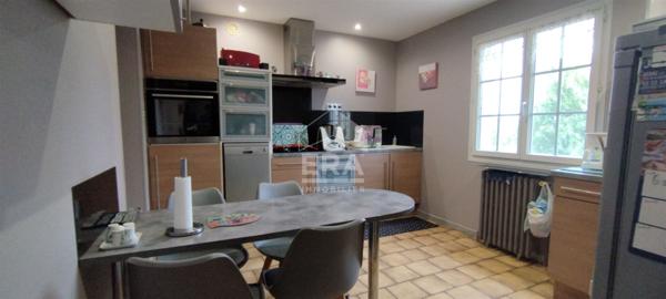 MAISON CONTEMPORAINE SUR SOUS-SOL ET AVEC DEPENDANCES