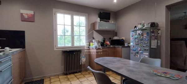 MAISON CONTEMPORAINE SUR SOUS-SOL ET AVEC DEPENDANCES