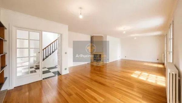 Vente                                                      Maison
                        
                     7 pièces                      160 m2                     à Andrésy