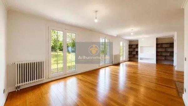 Vente                                                      Maison
                        
                     7 pièces                      160 m2                     à Andrésy