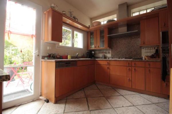 Maison Les Lilas 9 pièce(s) 200 m2 avec jardin et terrasse.