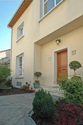 Maison Les Lilas 9 pièce(s) 200 m2 avec jardin et terrasse.