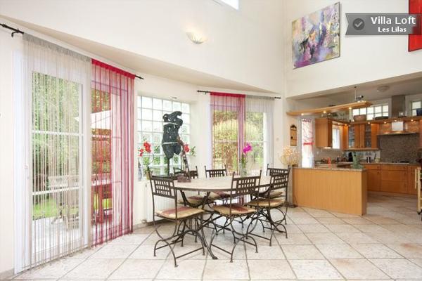 Maison Les Lilas 9 pièce(s) 200 m2 avec jardin et terrasse.