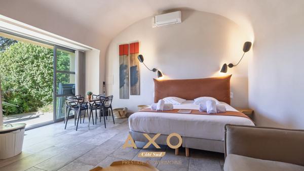 PUYRICARD  2 BASTIDES 17 EME  620 m²  6 CHAMBRES  5 APPARTEMENTS INDÉPENDANTS  2 PISCINES  PARC 1 HECTARE  3 500 000 