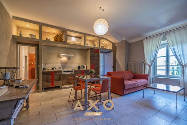 PUYRICARD  2 BASTIDES 17 EME  620 m²  6 CHAMBRES  5 APPARTEMENTS INDÉPENDANTS  2 PISCINES  PARC 1 HECTARE  3 500 000 